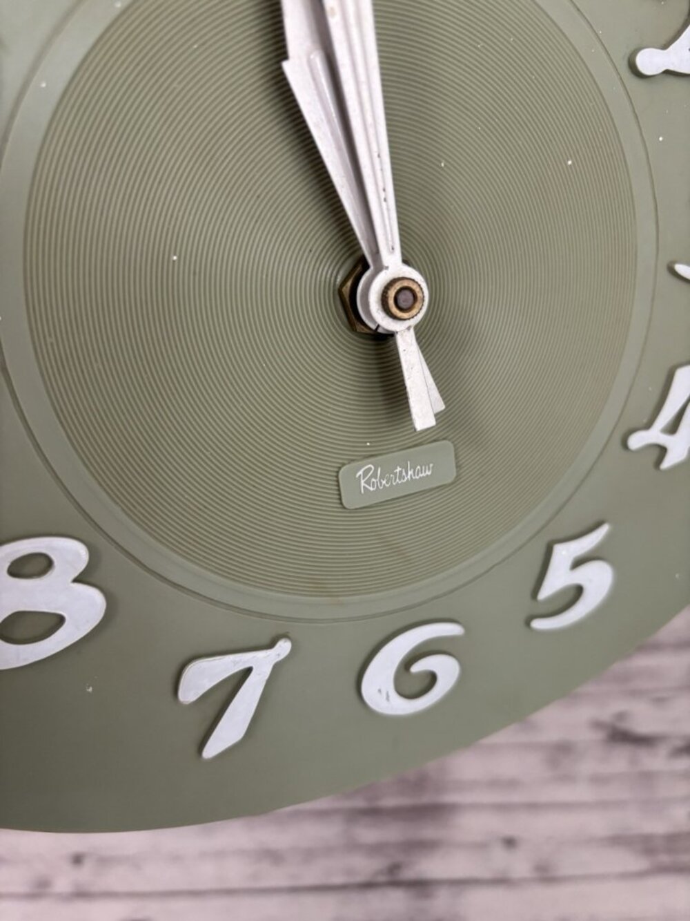 Vintage Robert Shaw Green Plastic Oval Mid Century Electric Wall Clock 1970's - Picture 3 of 14